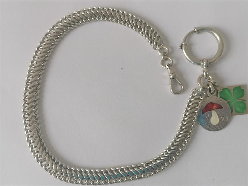 Stříbrný řetěz ke kapesním hodinkám