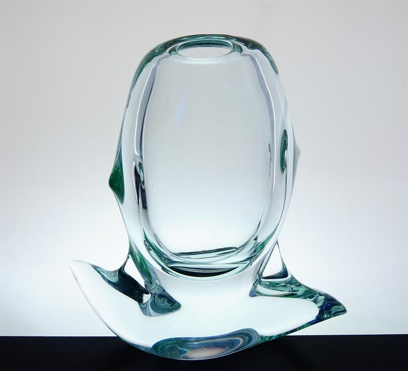 Váza ze vzorkovny ŽBS, velmi masivní čiré sklo M. KLINGER