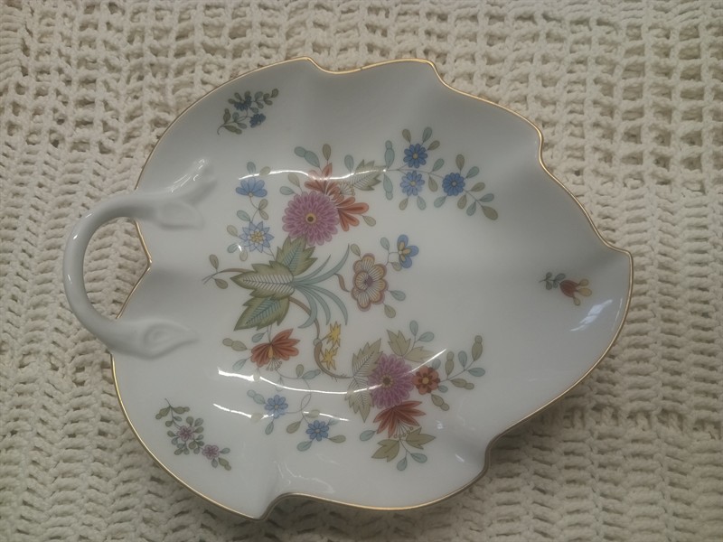 Hutchenreuther servírovací podnos tvar listu