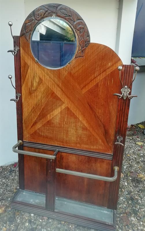 Věšáková stěna art deco