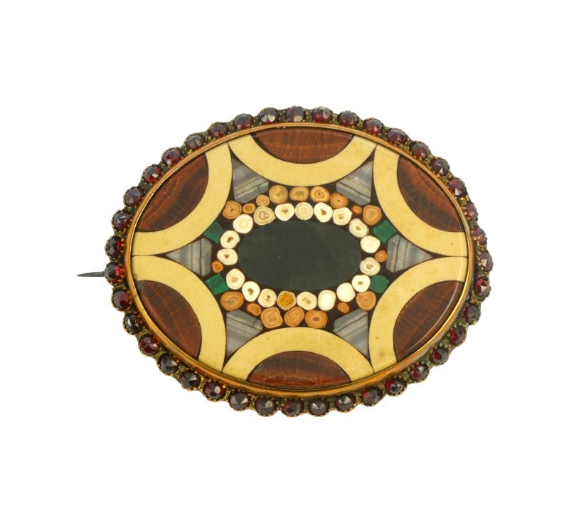 Brož, karlovarská mozaika, český granát