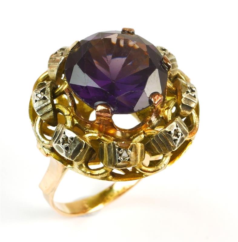 Zlatý prsten s korundem - alexandritem, sleva