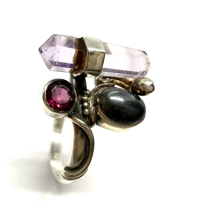 Originální stříbrný prsten s krystalem ametystu