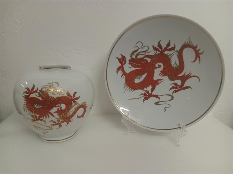 Váza a talíř , porcelán s motivem draků