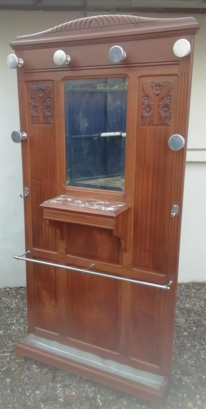 Věšáková stěna art deco