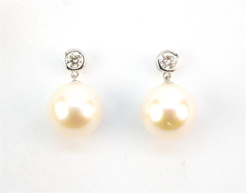 Zlaté náušnice s perlami a brilianty