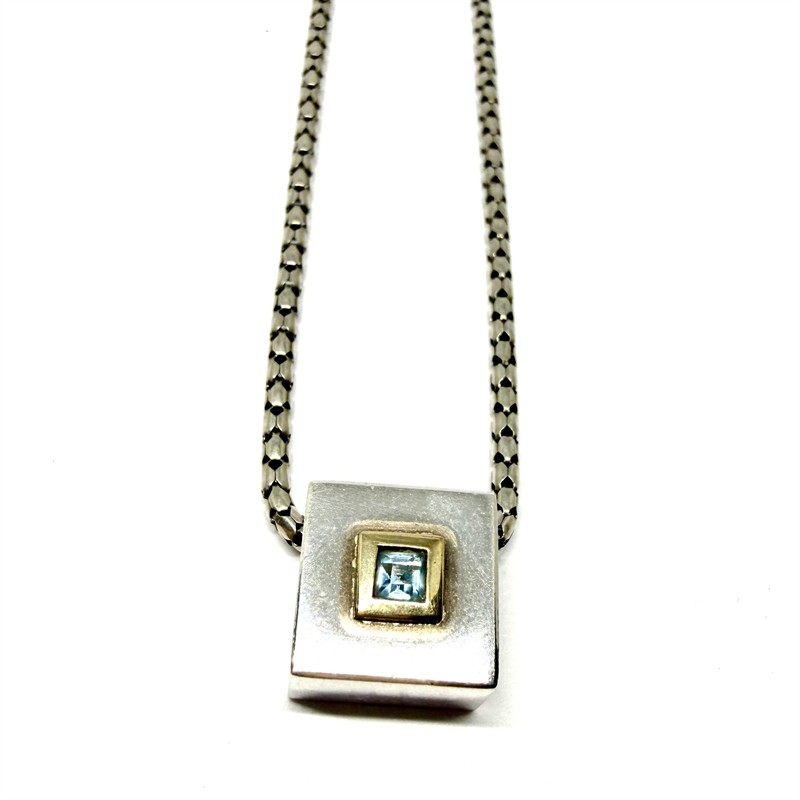 Originální stříbrný náhrdelník s topazem