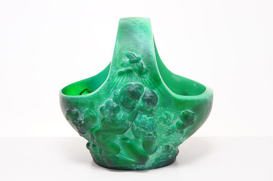 Malachitové sklo - košík s Amorky a dívkou, C. Schlevogt - INGRID