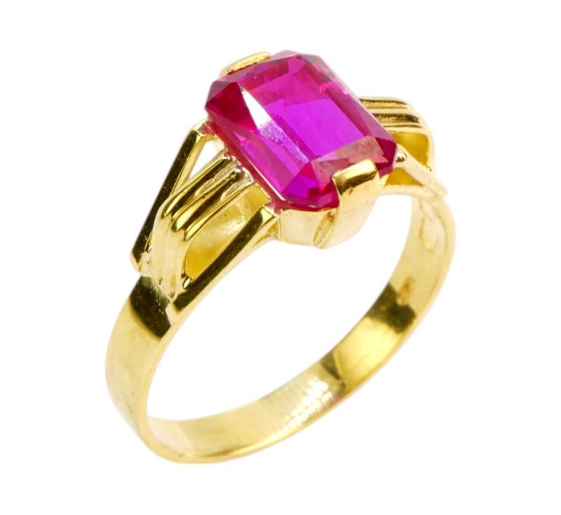 Zlatý prsten s rubínem