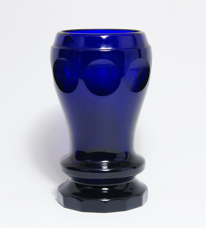 Biedermeier sklenice, kobaltově modré broušené sklo