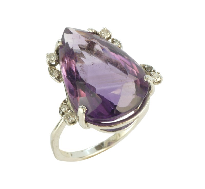 Briliantový prsten s velkým ametystem