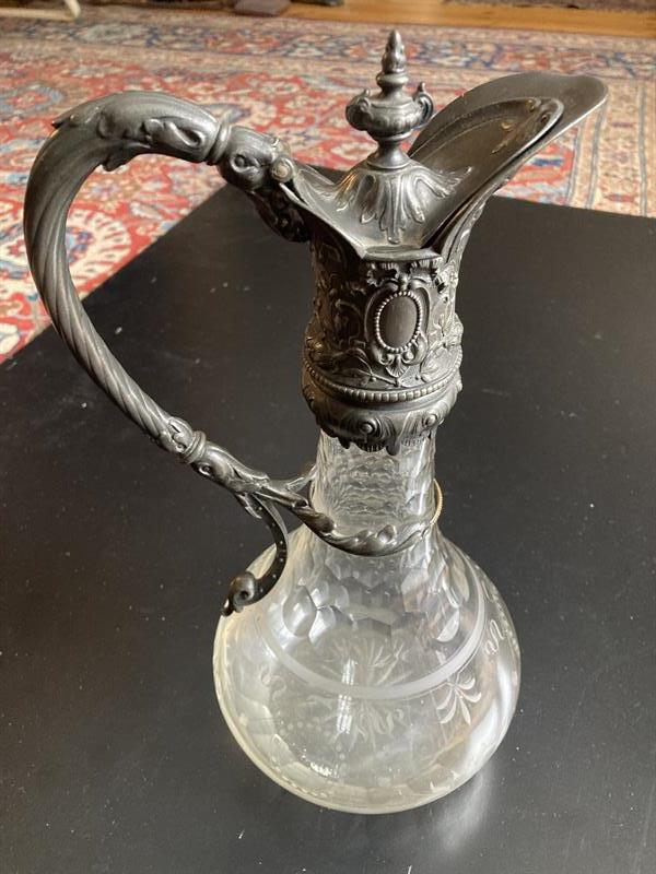 Secesní karafa na víno