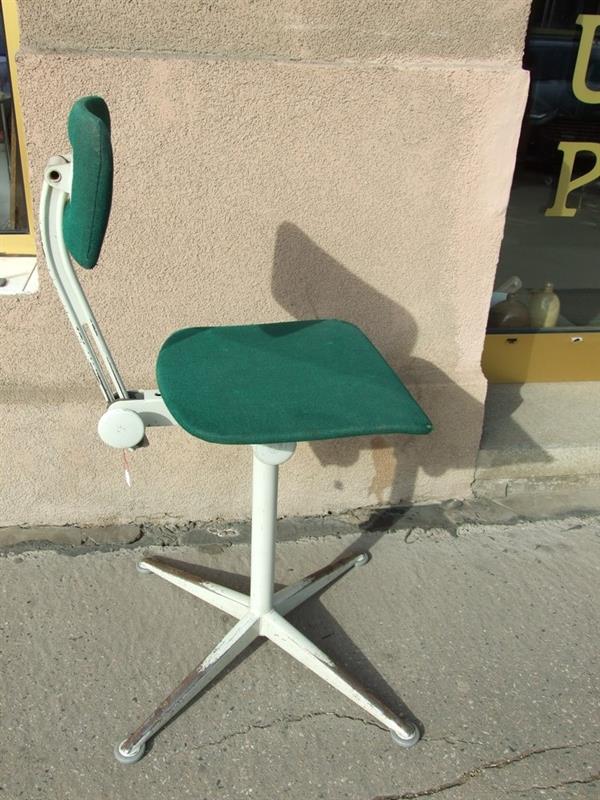 Židle, návrh Friso Kramer, Ahrend de Cirkel 1950-59