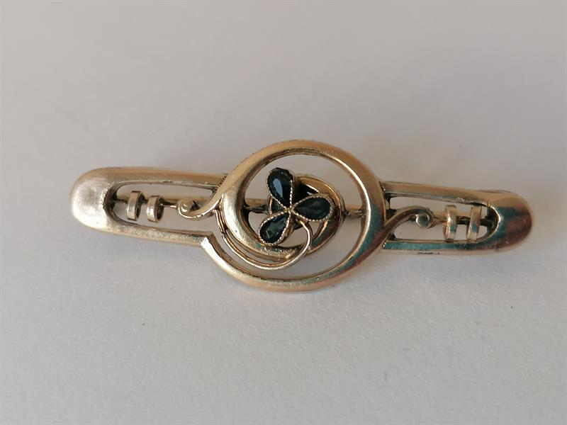 Secesní brož s trojlístkem z double