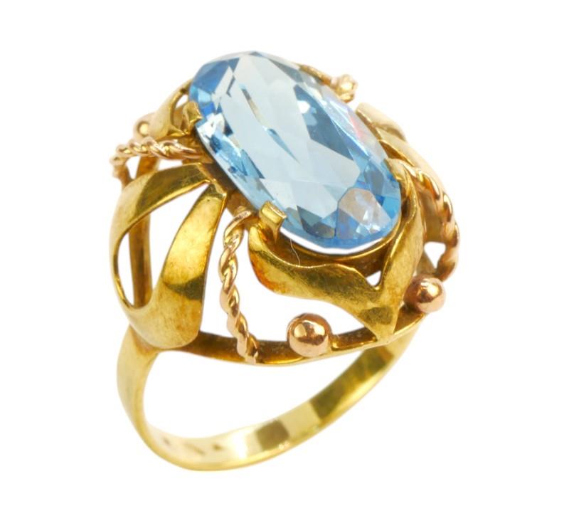 Zlatý prsten s topazem
