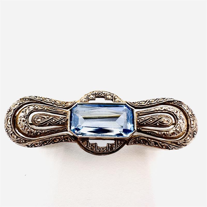 Prvorepubliková brož s modrým spinelem