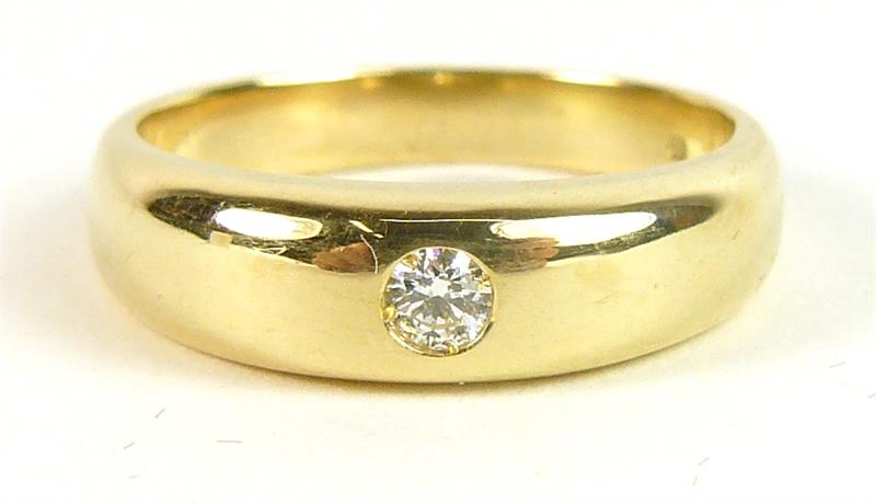 Zlatý prsten s briliantem