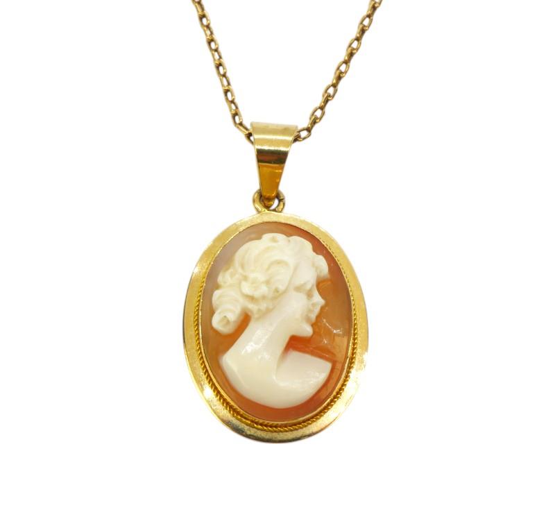 Zlatý náhrdelník s kamejí