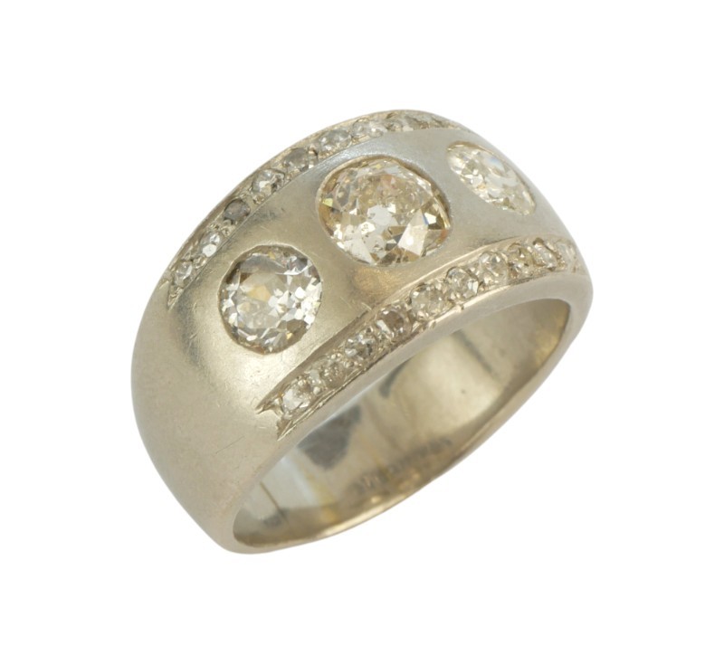 Starožitný platinový prsten s brilianty 1,31 ct