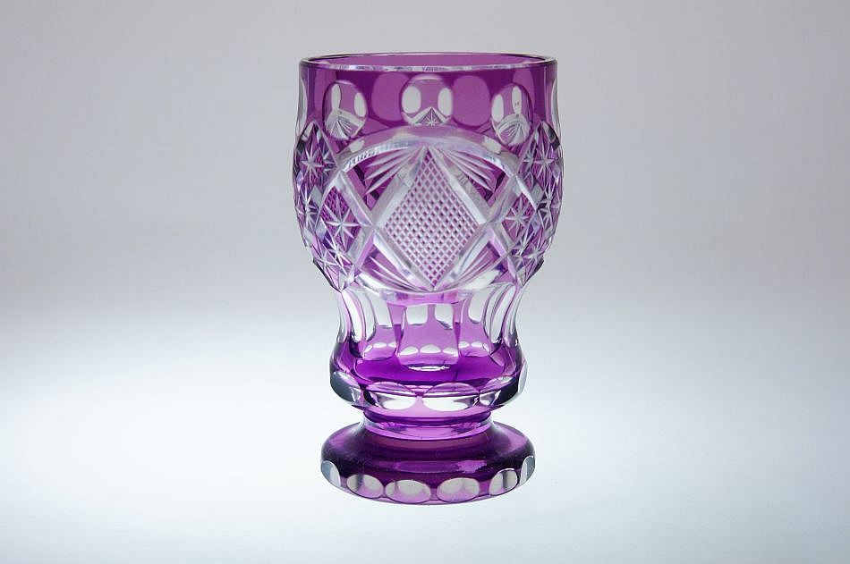 Biedermeier sklenice z probrušovaného ametystového skla