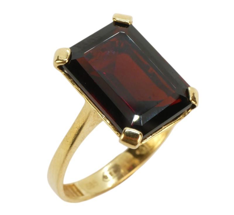 Zlatý prsten s almandinem