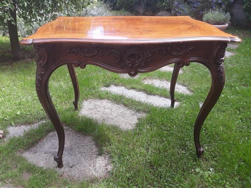 Pseudorokokový stůl