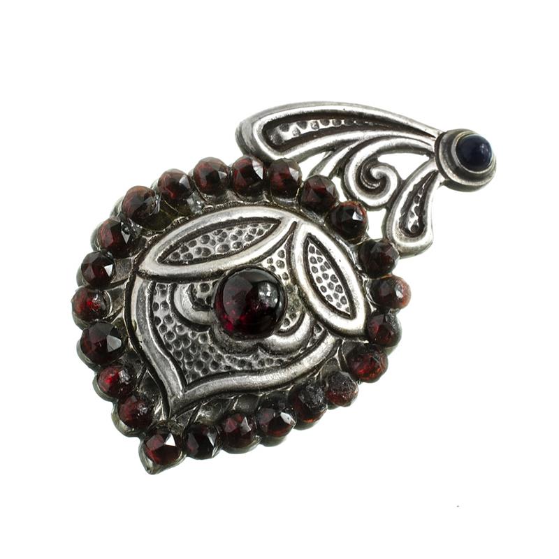 Stříbrná brož s českými granáty