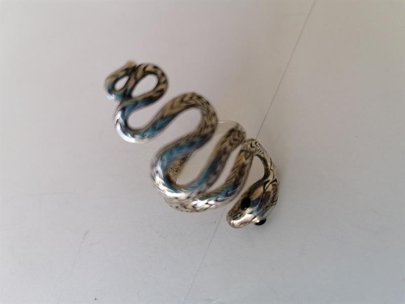 Stříbrný prsten - had