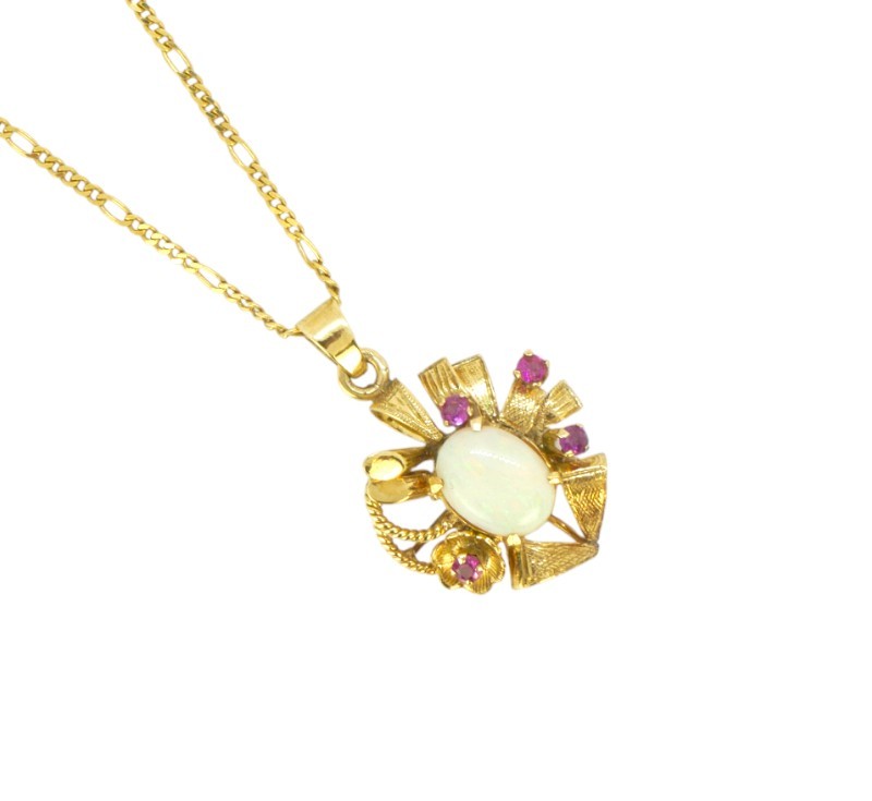 Zlatý náhrdelník s opálem a rubíny