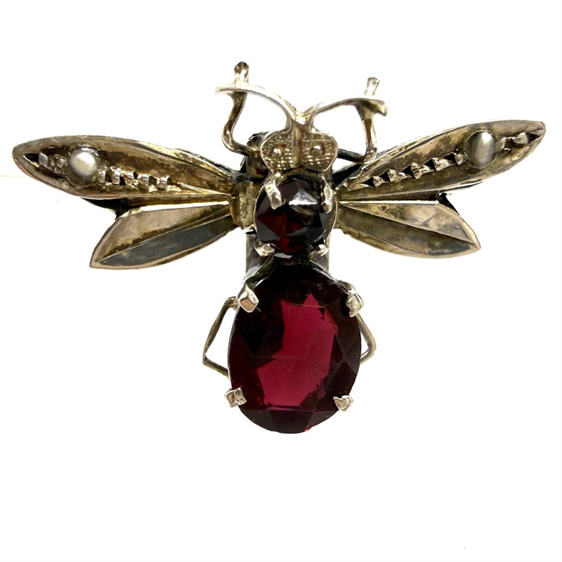 Miniaturní stříbrná brož - brouček