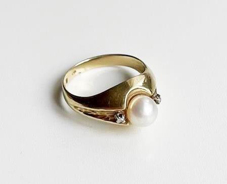Zlatý prsten s pravou perlou
