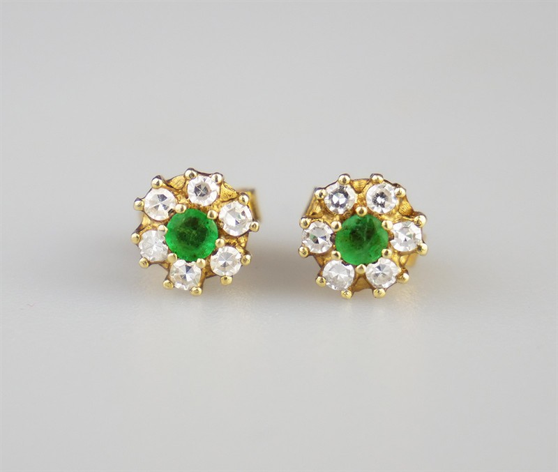 Zlaté náušnice se smaragdy a diamanty