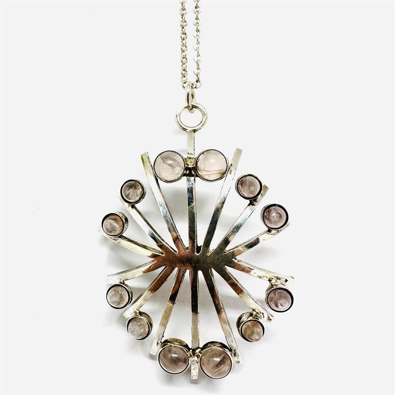 Originální stříbrný náhrdelník s růženíny