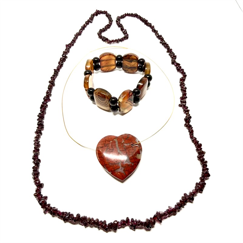 Set tří šperků s drahými kameny