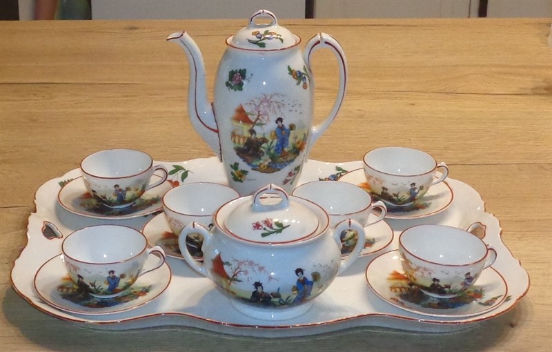 Stará mocca souprava s orientálními motivy Stará Role