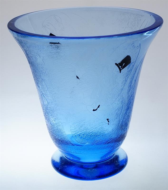 ARTová váza DÍVKA SE SAXOFONEM akvamarín. sklo Železný Brod