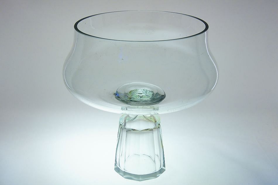 Starý nástolec z čirého fazetově broušeného skla