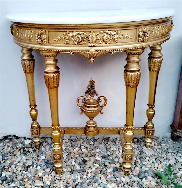 Zlacený konzolový stolek