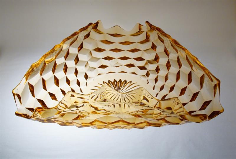 Velká rosalínová mísa s kubizujícím dekorem, sklárna INWALD