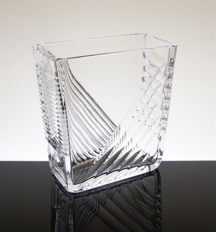 Větší broušená váza Jiří ŘEPÁSEK, sklo Bohemia Poděbrady