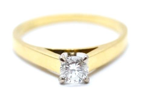 Zlatý prsten s diamantem