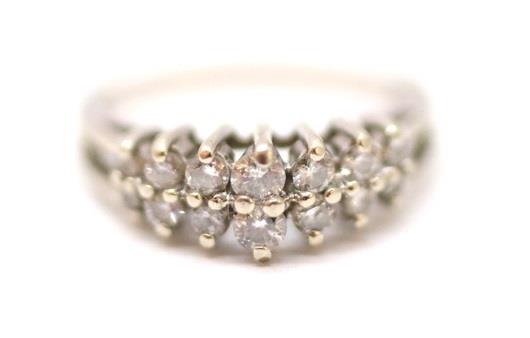 Zlatý prsten s diamanty