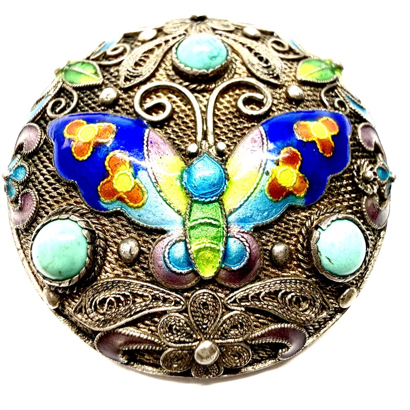 Stříbrná brož zdobená barevnými smalty a tyrkysy