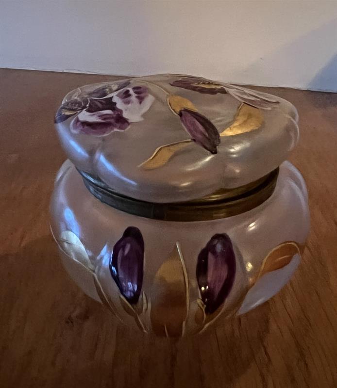 starožitná skleněná secesni doza