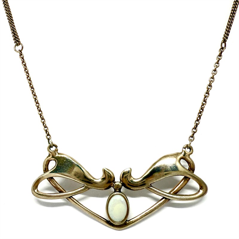 Stříbrný secesní pozlacený náhrdelník s opálem