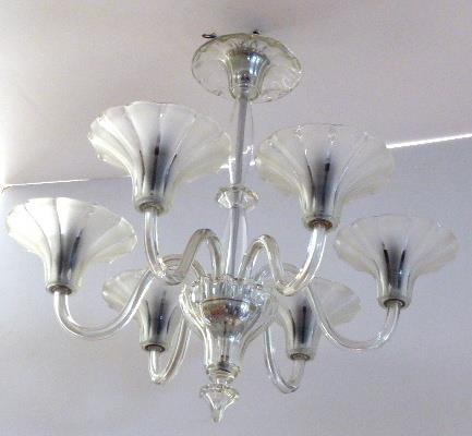 Lustr s miskami ve tvaru květů