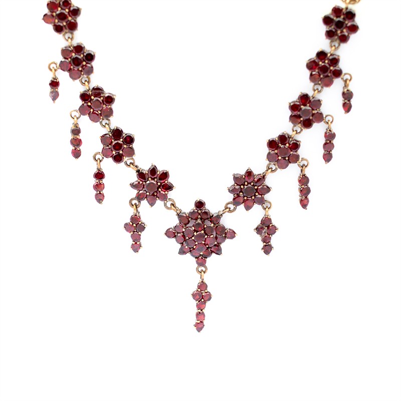 Granátový náhrdelník