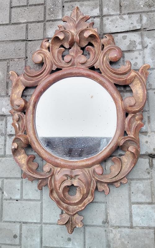 Vyřezávané zrcadlo