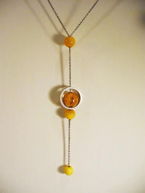 STŘÍBRNÝ  NÁHRDELNÍK  S  JANTARY