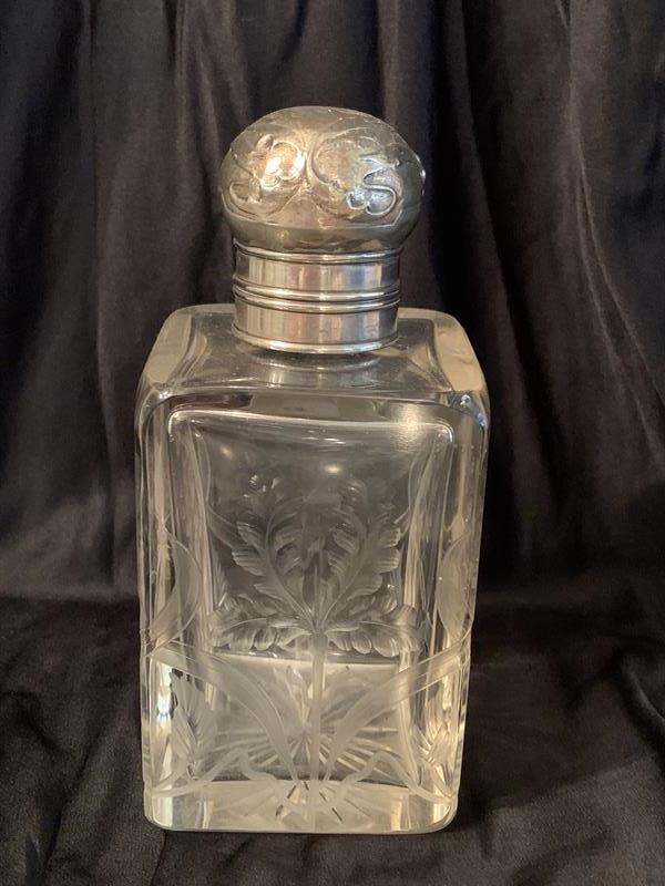 Secesní flakon skleněný se stříbrnou zátkou